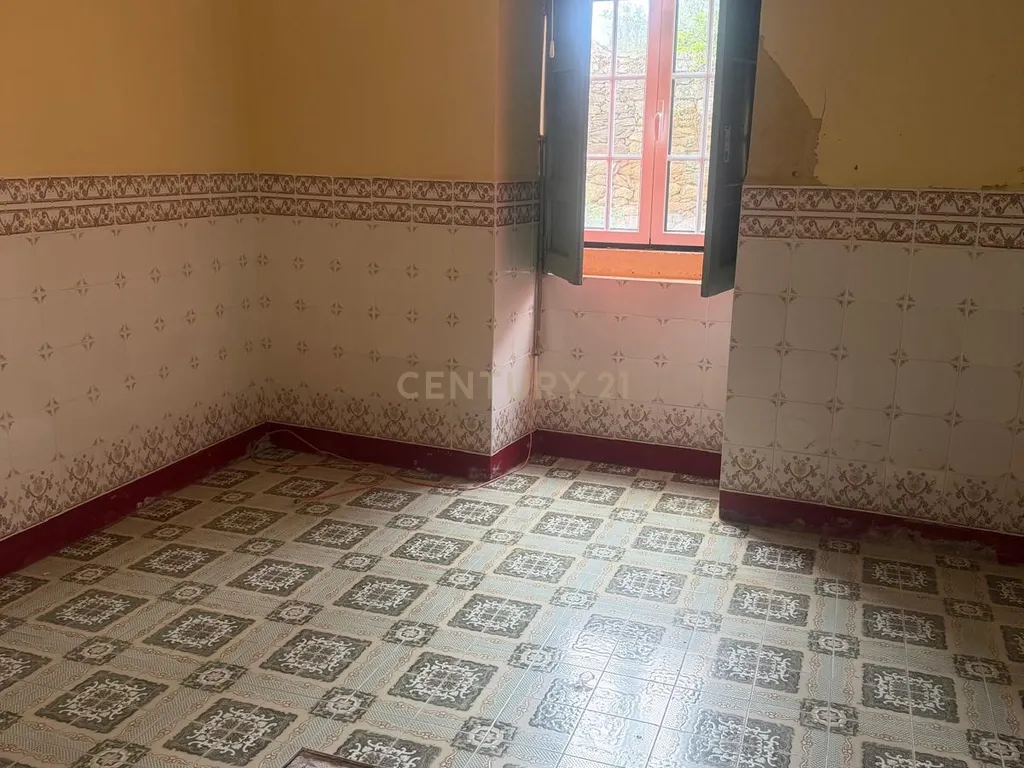 Excelente Oportunidade! Espaçosa Moradia T3 com Terraço em Mata, Castelo Branco - Image 19