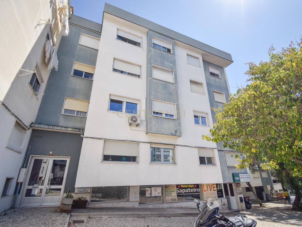 Apartamento T2 em Linda-a-Velha, Oeiras - Image 21