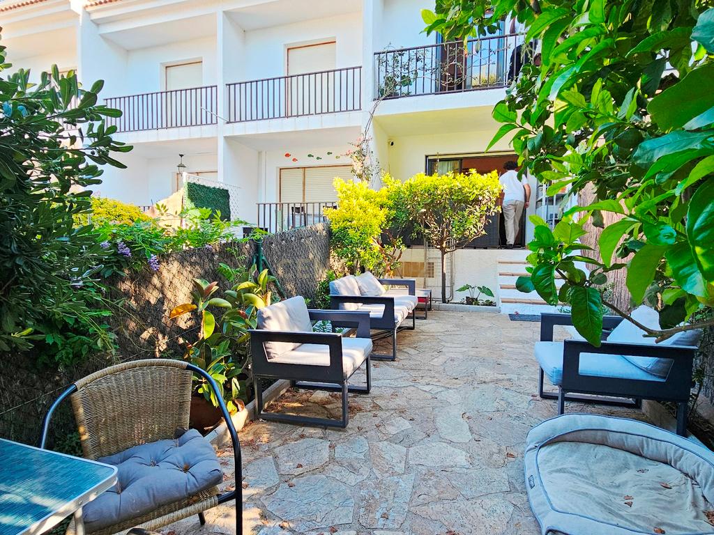 Viva o estilo de vida mediterrânico nesta casa com jardim e vista para o mar em Llançà - Image 27