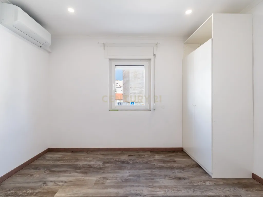 T4 Duplex totalmente renovado no Bairro do Progresso – Silves - Image 12