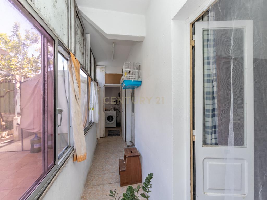 Apartamento T3 no Feijó com logradouro de 261 m2 - Image 21