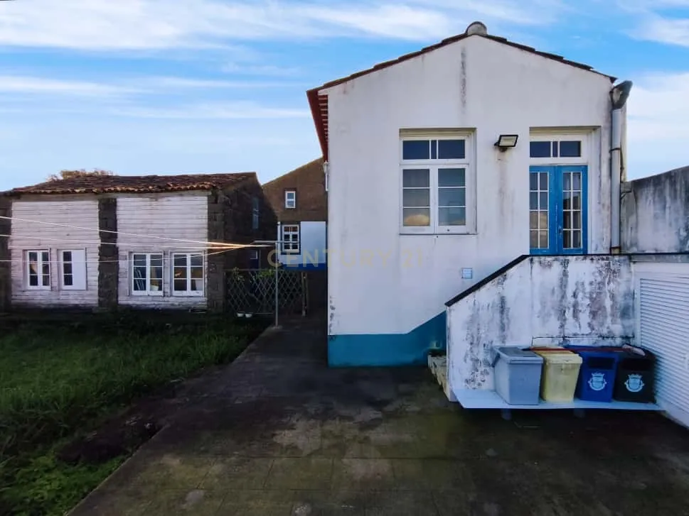 Rústico de Luxo – Moradia Renovada com Vista Mar Deslumbrante - Image 10