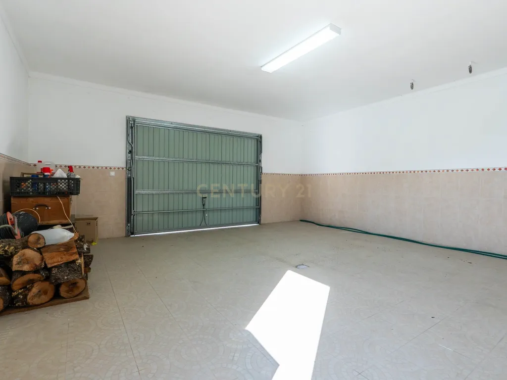 Moradia T4 Mobilada e Equipada com Garagem e Anexo no Bairro do Altinho, Viana do Alentejo - Image 37