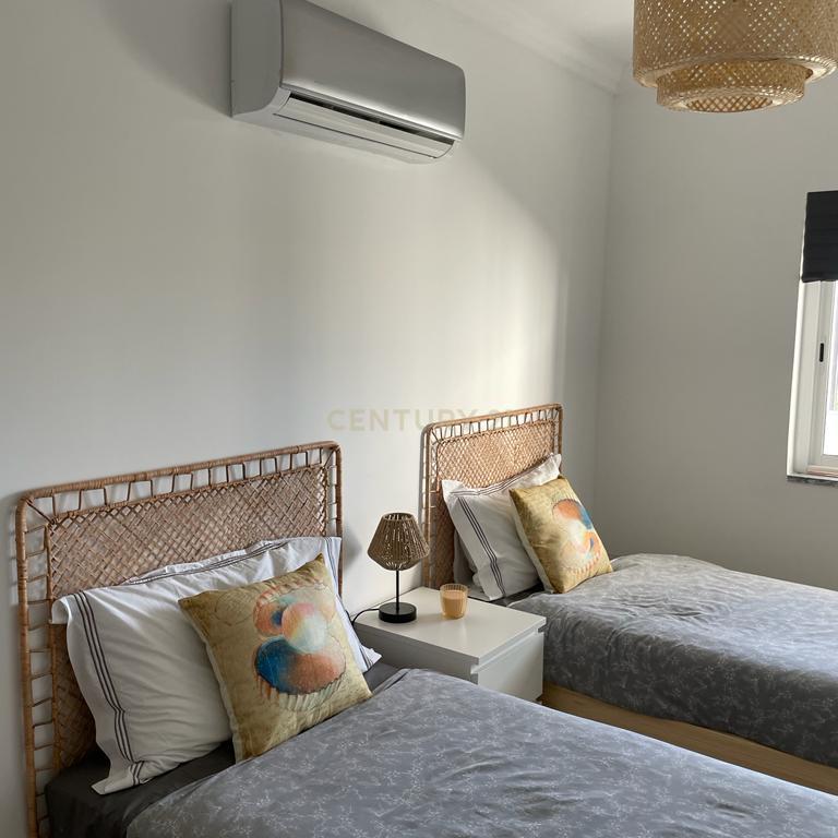 Apartamento T2 Mobilado Condomínio Fechado - Sagres. - Image 12