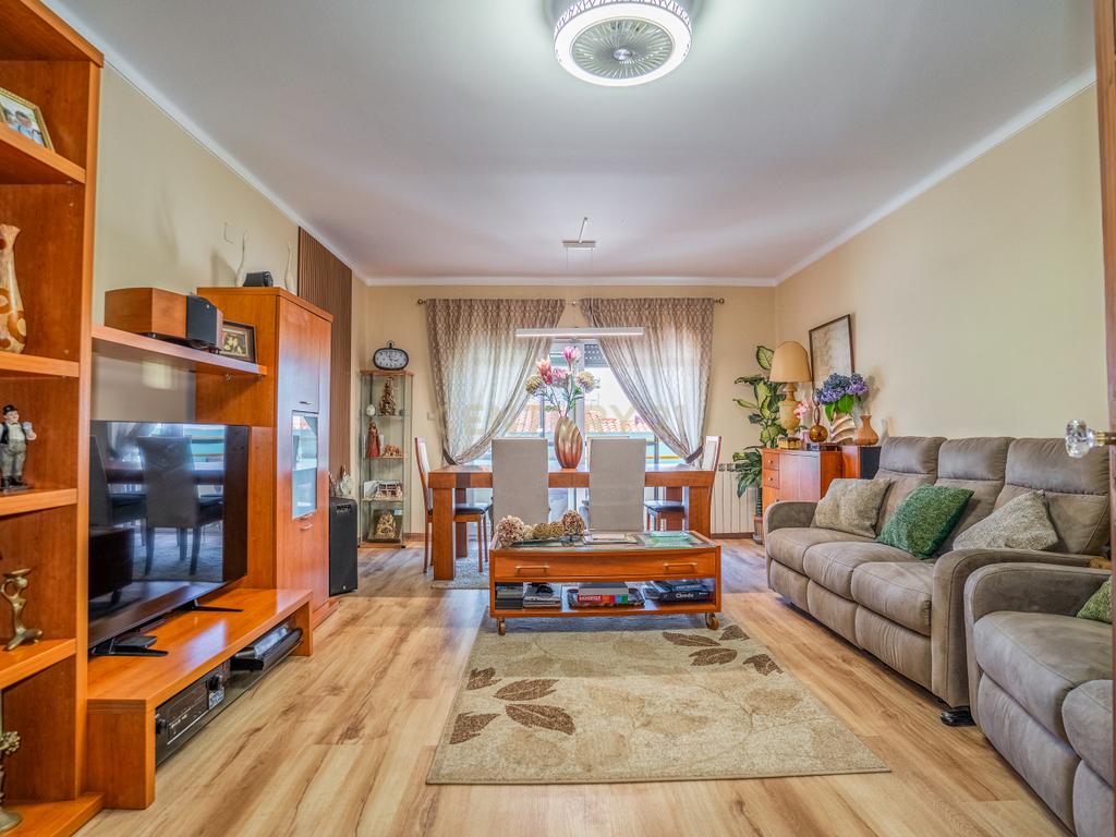 Apartamento Duplex T3+2 com Garagem Box - Image 3
