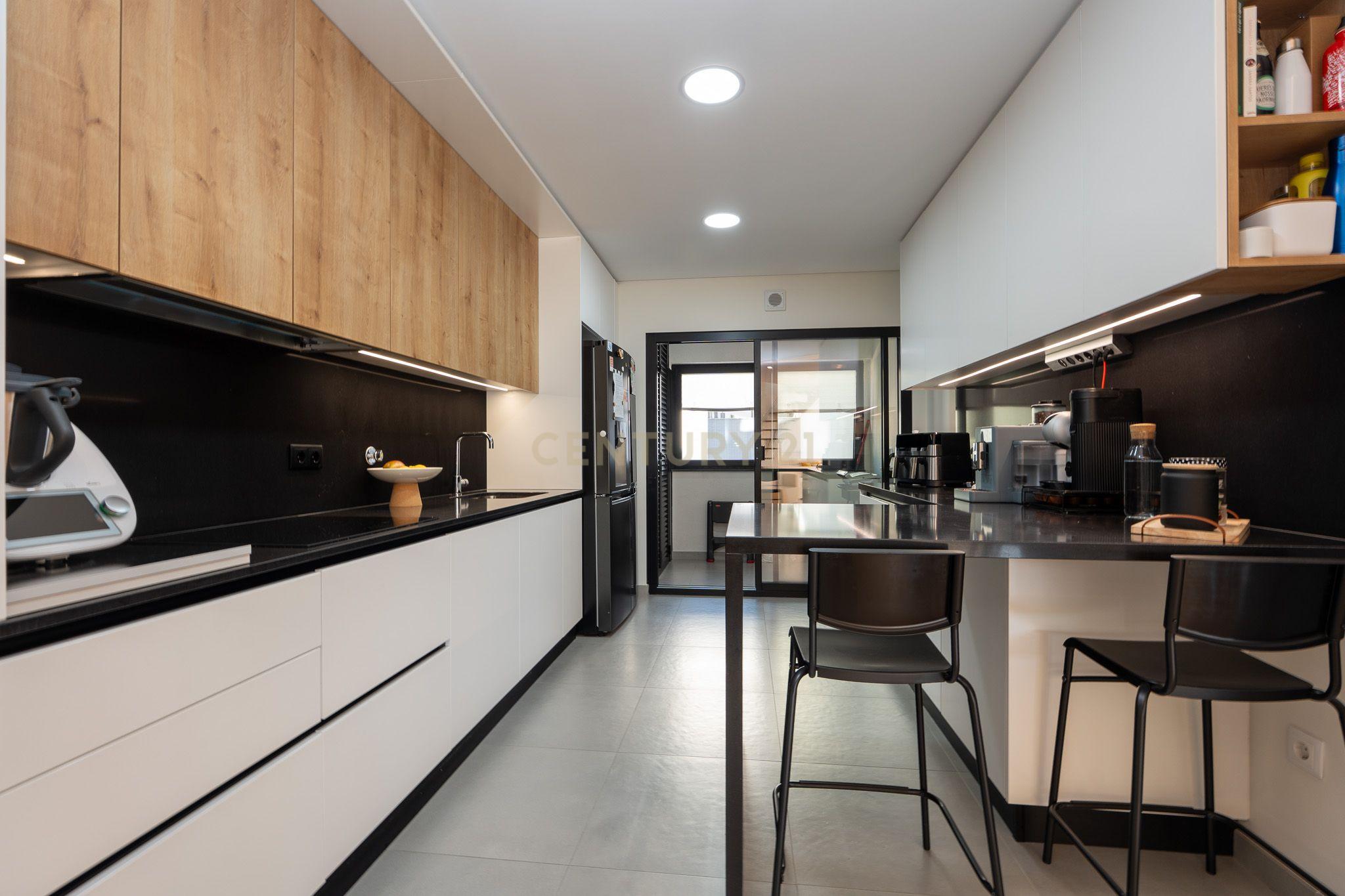 Apartamento T3+1 duplex, com terraço e estacionamento, no centro da cidade de Torres Vedras - Image 19