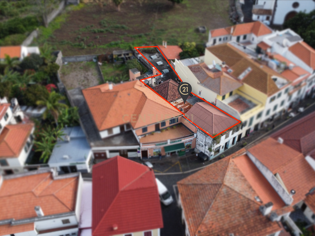 Prédio no centro de Machico - Potencial de Investimento - Image 4