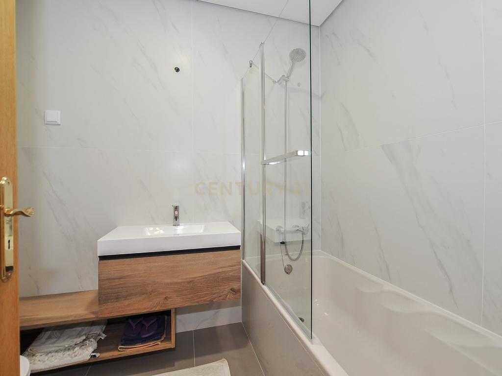Apartamento T3 com suíte, garagem e varanda – Jardins da Parede - Image 10