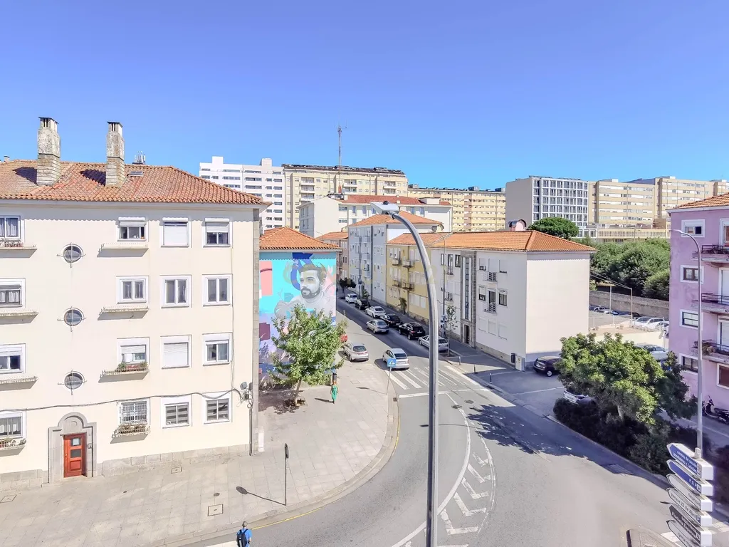 APARTAMENTO T2 COM LOGRADOURO – CENTRO DE MATOSINHOS - Image 14