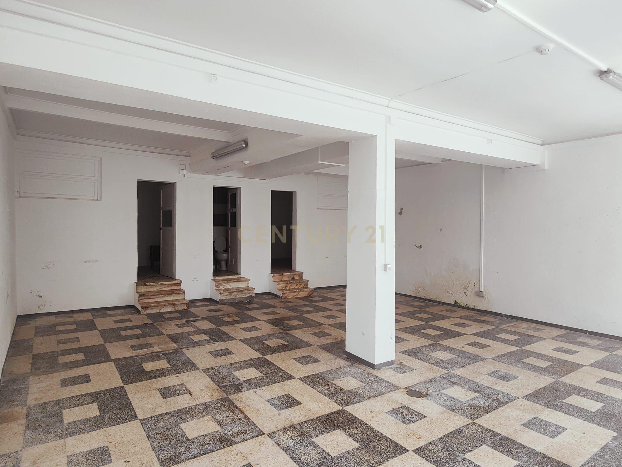 Prédio Bi-Familiar T2 e 2 Anexos Tipologia T1 Em Zona Residencial Tranquila Na Póvoa de Santo Adrião  - Image 3