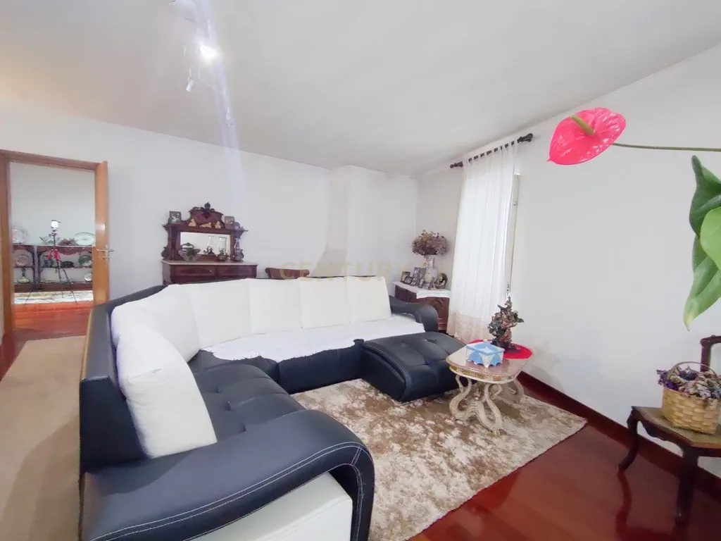 Moradia com Comércio em Amorim, Póvoa de Varzim - Uma Oportunidade Única! - Image 13