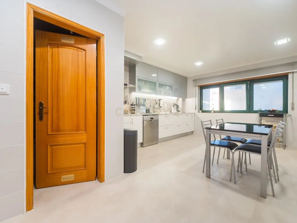 Apartamento T4 | Massamá - Image 7