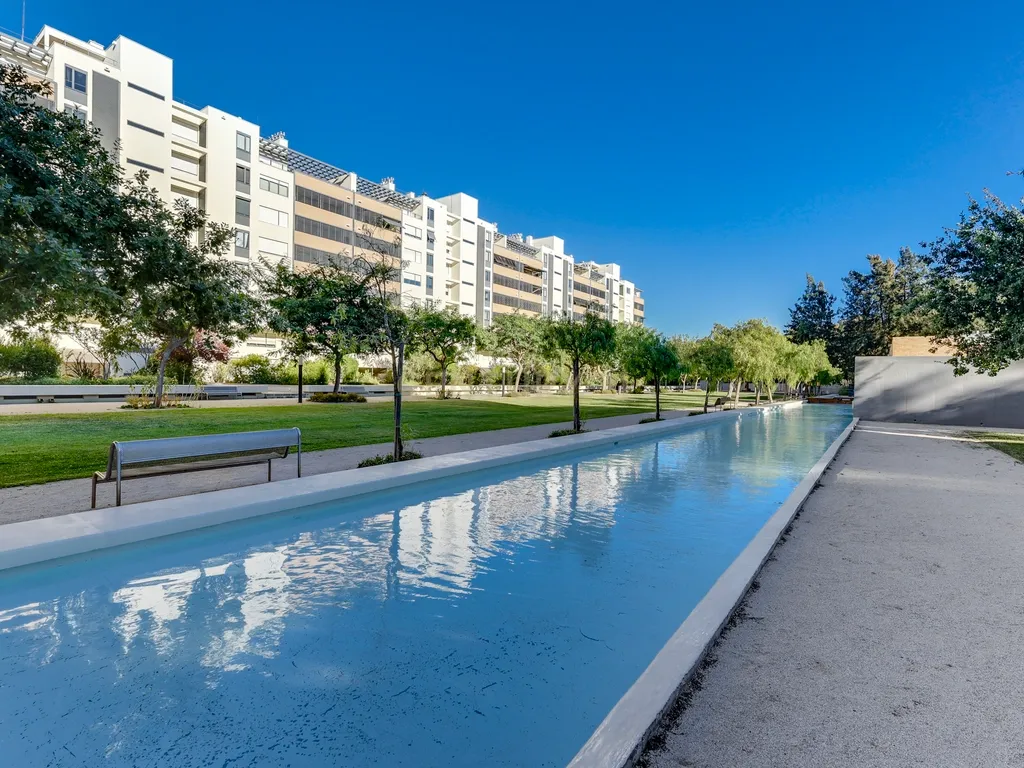 T2 com grande terraço no condominio Jardim das Laranjeiras em São Domingos de Benfica, Lisboa - Image 33