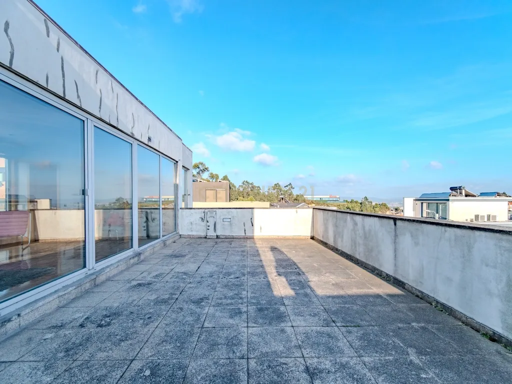 Moradia T3 de 3 frentes com 351 m², jardim e terraços | Baguim do Monte - Image 26