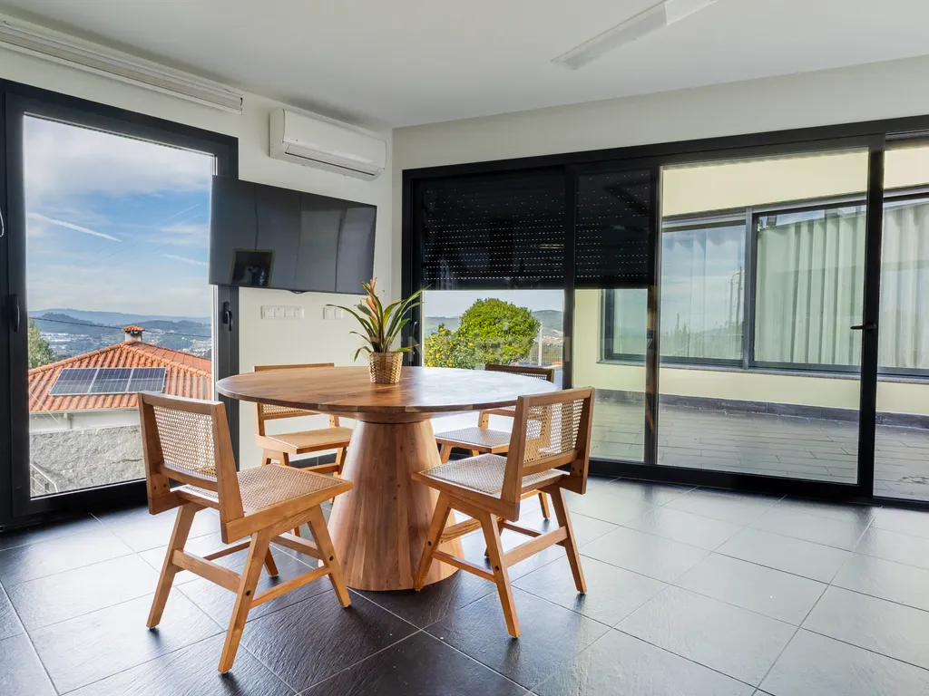 Moradia T3 Térrea com Piscina em Mesão Frio - Guimarães - Image 8