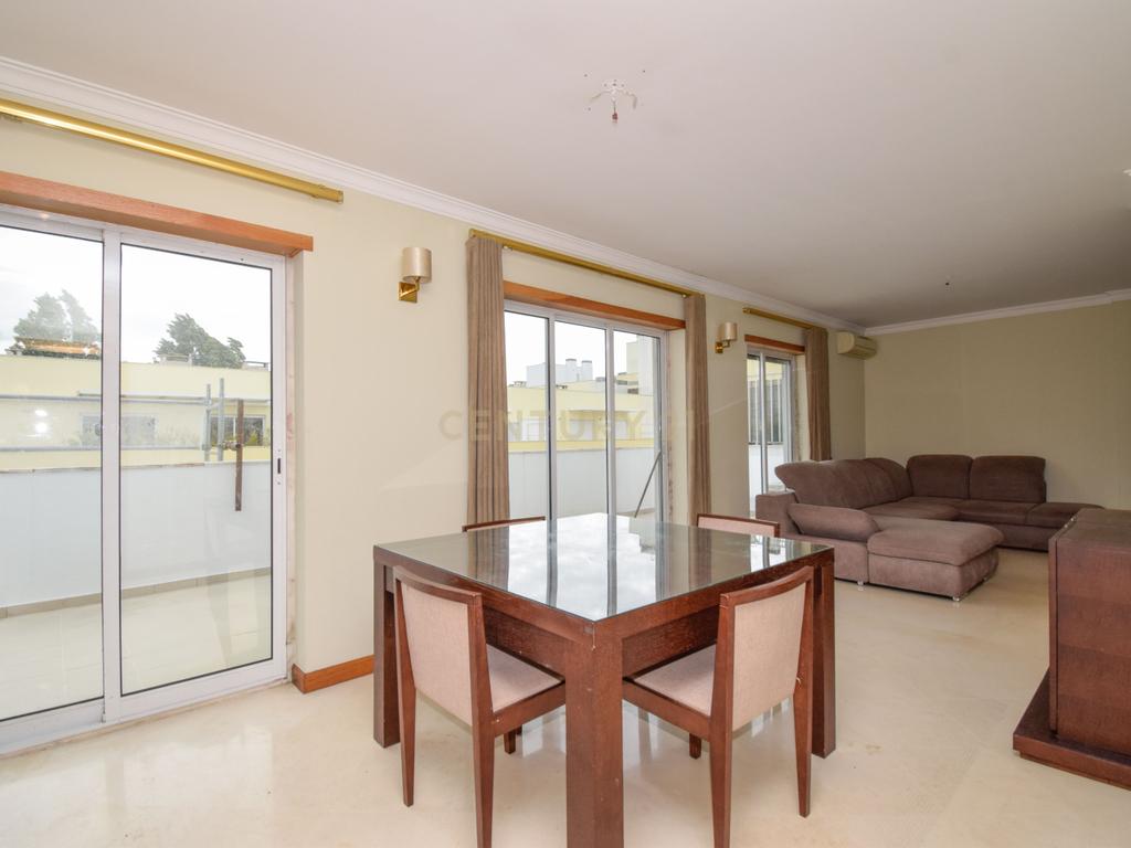Arrendamento - T3 com Terraço e Varanda no Parque das Nações – Lisboa - Último Andar com Garagem - Image 10