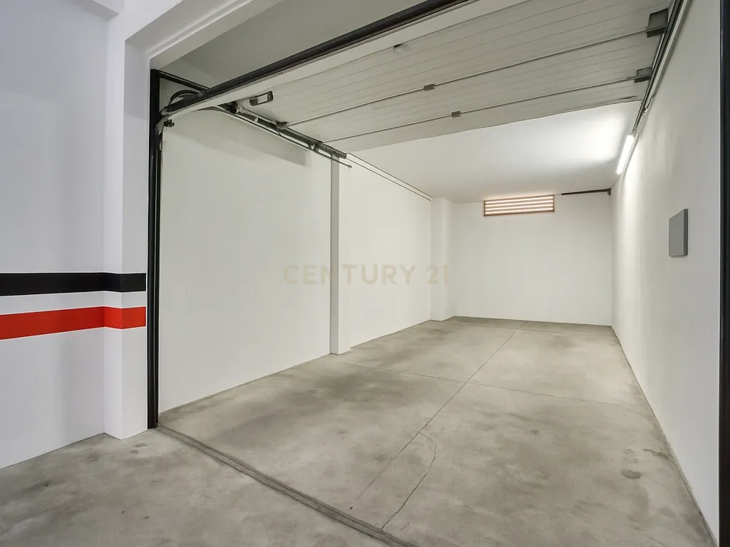 T2 com Box e Arrecadação – Ramada, Odivelas - Image 16