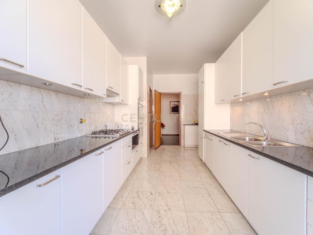 Apartamento T5 na zona do Aviz - Porto - Image 38