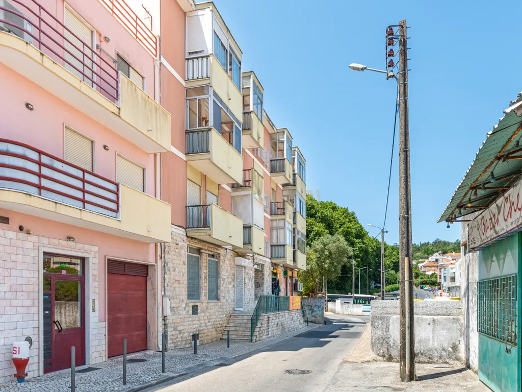 Apartamento T3 em Caneças com Vista e Luz Natural - Image 21