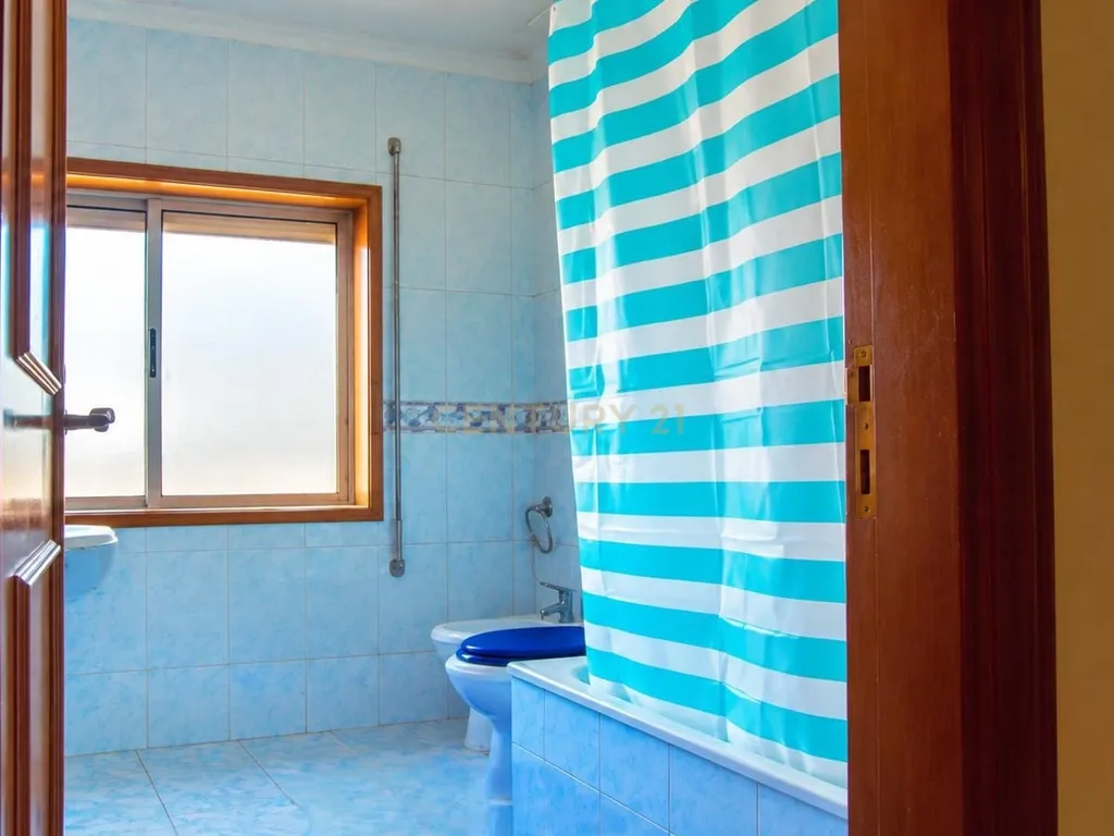 Espetacular Apartamento T4 em Oliveira do Bairro, Aveiro - Image 11