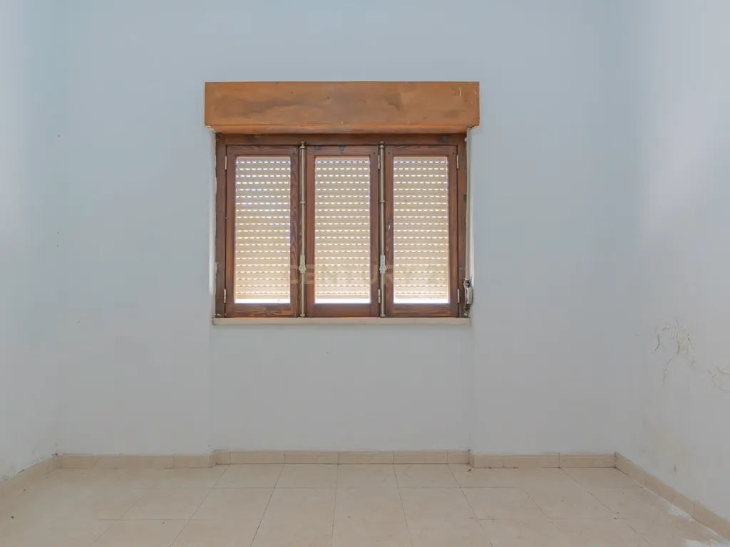 Moradia Isolada com Terreno de 1041 m² – Um Mundo de Possibilidades! - Image 27
