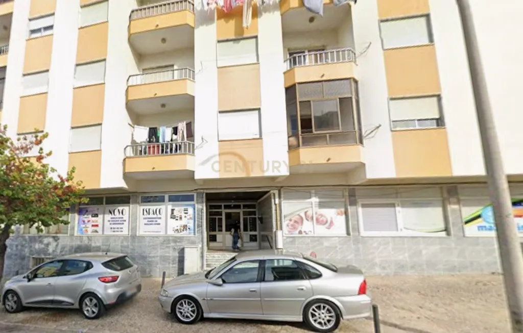 ARMAZÉM EM SETÚBAL | ESPAÇO E VERSATILIDADE - Image 1