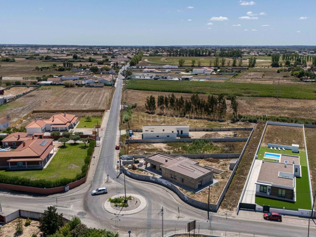 MORADIA T3 COM PISCINA E VISTA CAMPO - Image 27