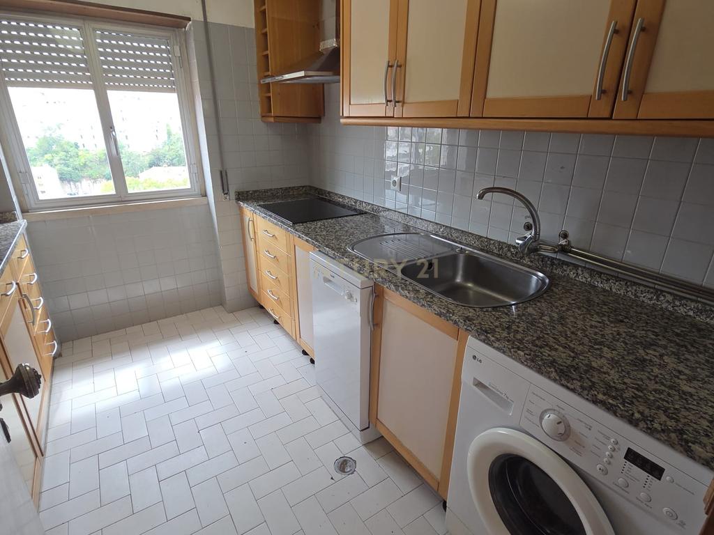 Arrendamento | T2 + Sótão | Montes Claros – Coimbra - Image 10