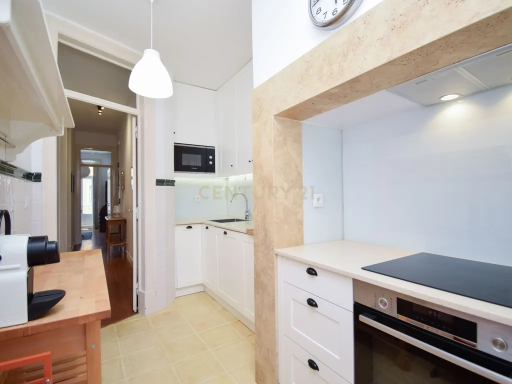 Apartamento T2+1 Renovado no Coração de Campo de Ourique - Image 20
