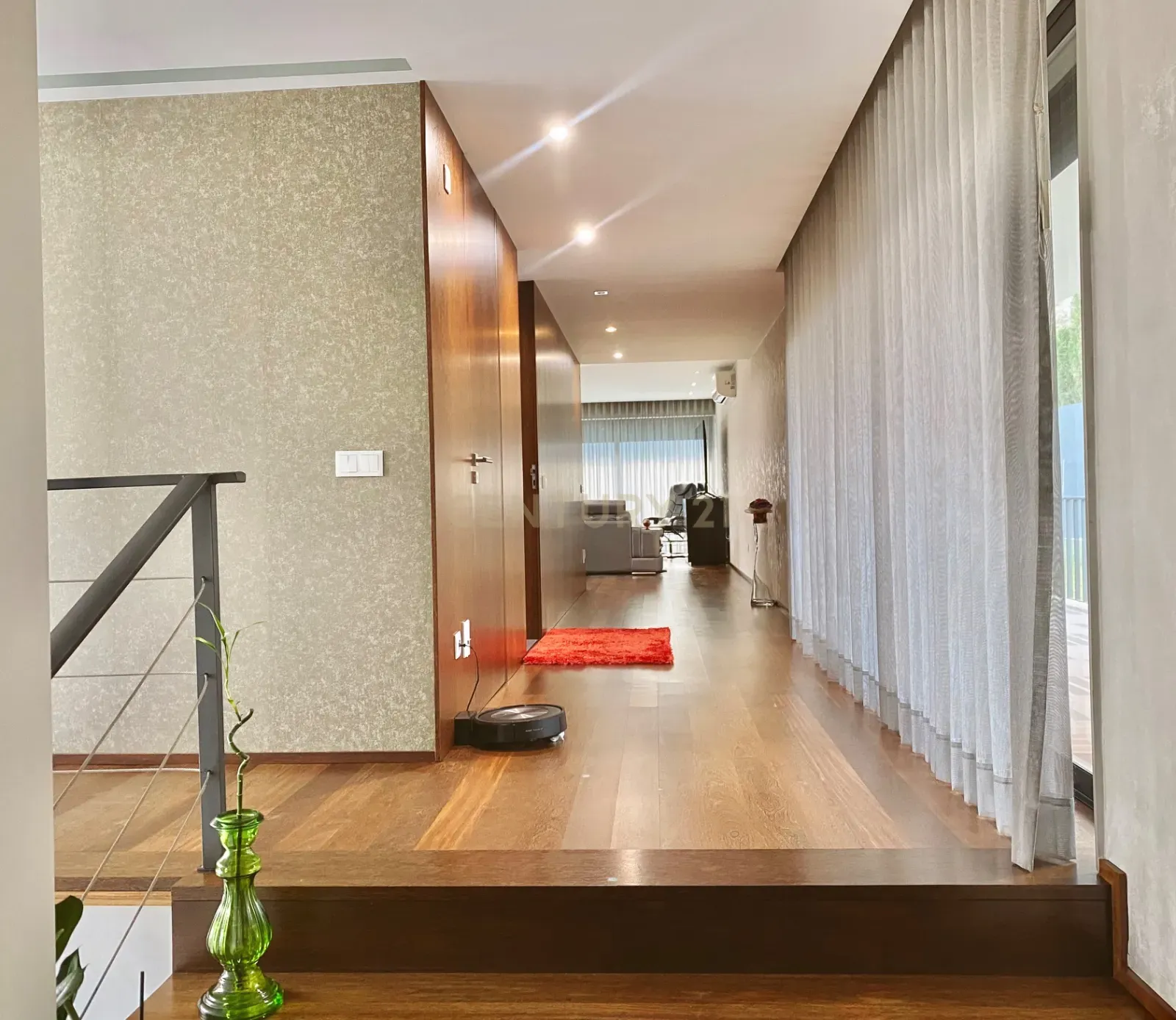 Luxuosa Moradia Isolada T3 em Guimarães com Vista para a Montanha - Image 5