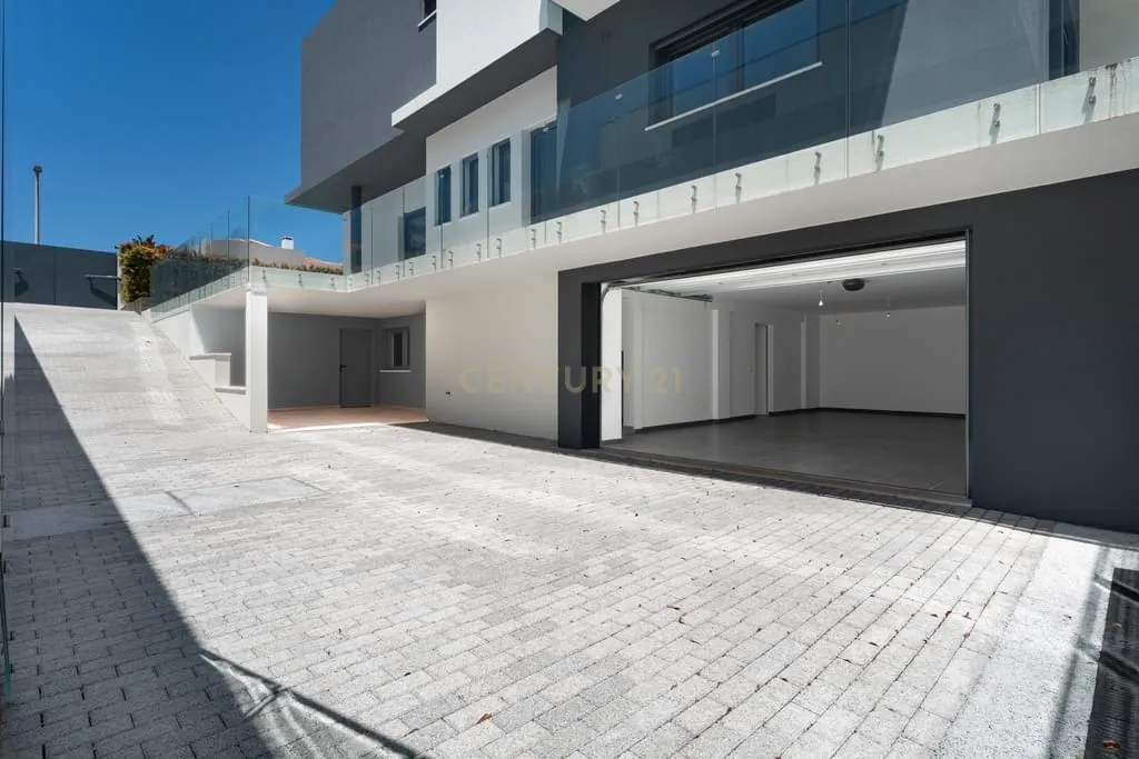 Moradia Independente T5 de Luxo com Piscina e Garagem a 5 minutos do Kings College - Image 26