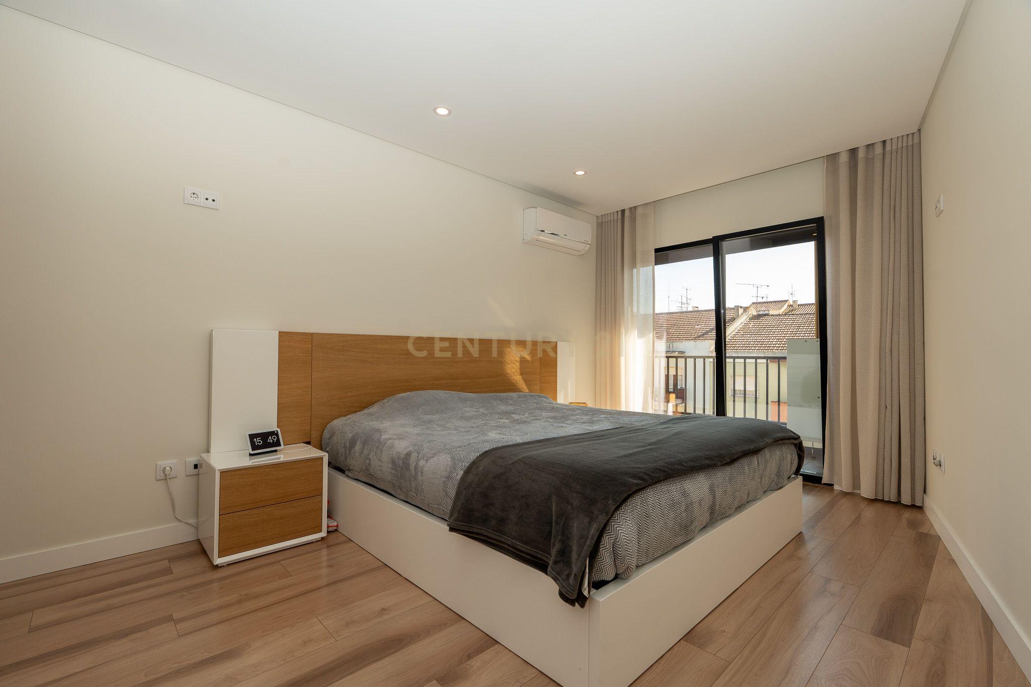 Apartamento T3+1 duplex, com terraço e estacionamento, no centro da cidade de Torres Vedras - Image 26