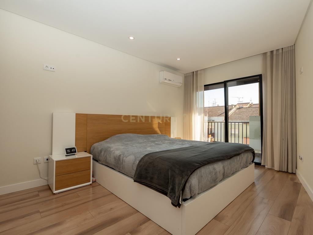 Apartamento T3+1 duplex, com terraço e estacionamento, no centro da cidade de Torres Vedras - Image 26