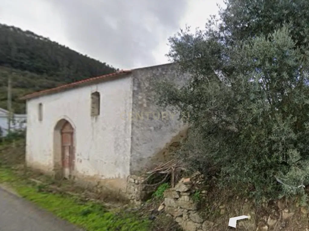 Quinta de 1,8 hectares com 3 edificios para recuperação, em Sobral de Monte Agraço - Image 2