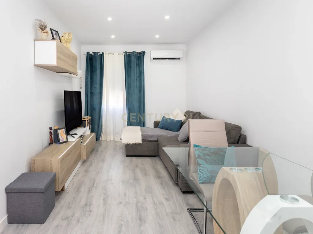 Apartamento T2 no Feijó totalmente remodelado - Image 2