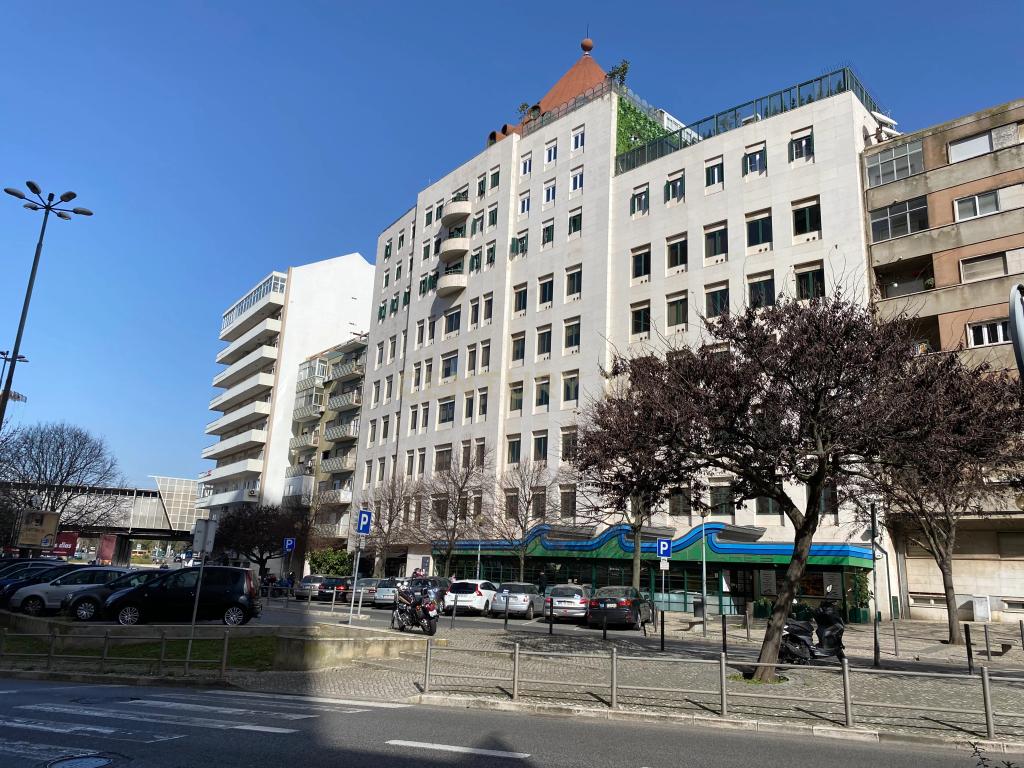 Escritório com 157 m2 na Av. Columbano Bordalo Pinheiro, Lisboa - Image 12
