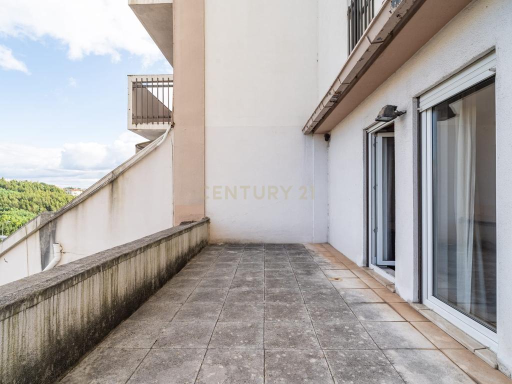 T3 Duplex com 2 Terraços, na Av. Elísio de Moura, em Coimbra - Image 25