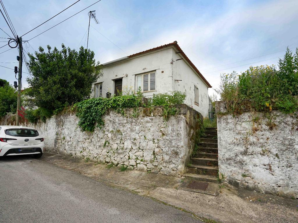 2 Casas T4 com Jardim em Alcanena - Oportunidade Única! - Image 1
