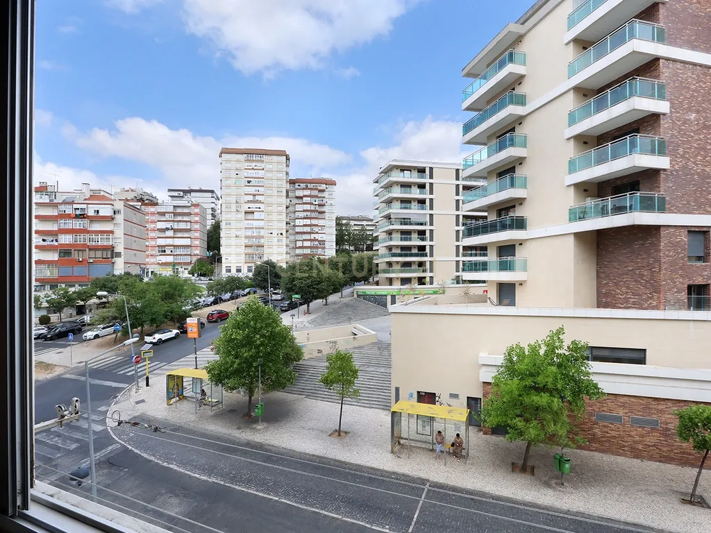 Apartamento T3 em Odivelas com elevador, a 100 mts do Metro. - Image 23