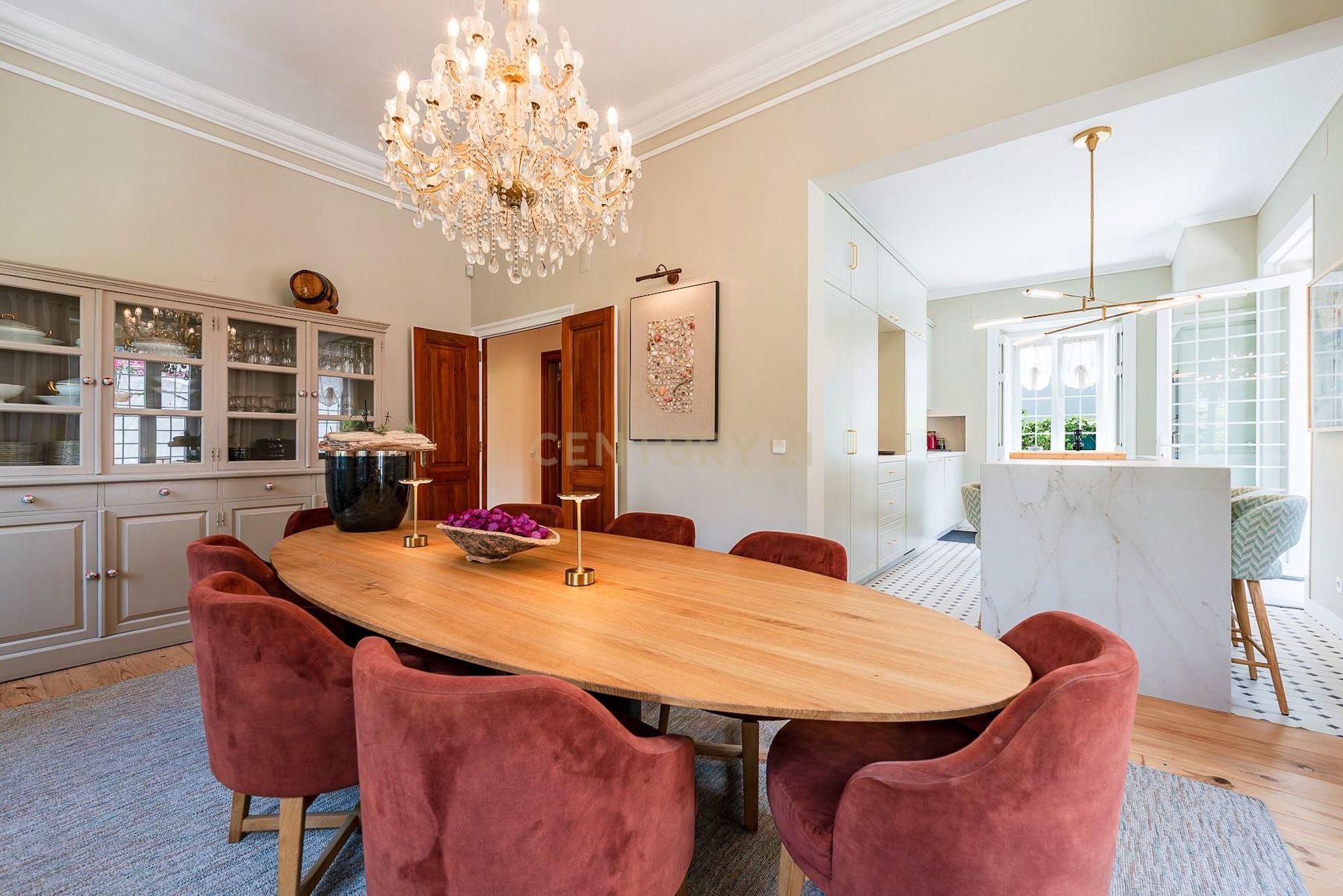 Fotografia 5 de Moradia Histórica no Monte Estoril com Apartamento Independente