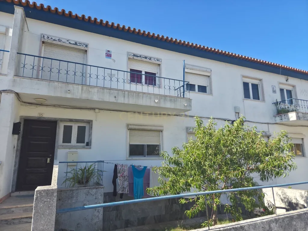 Apartamento T2 Sabugo (Almargem do Bispo) - Encontra-se arrendado a casal jovem com Contrato de Arrendamento a termo certo (Inicio:Novembro 2022) com renda mensal de 522,24€. - Image 2