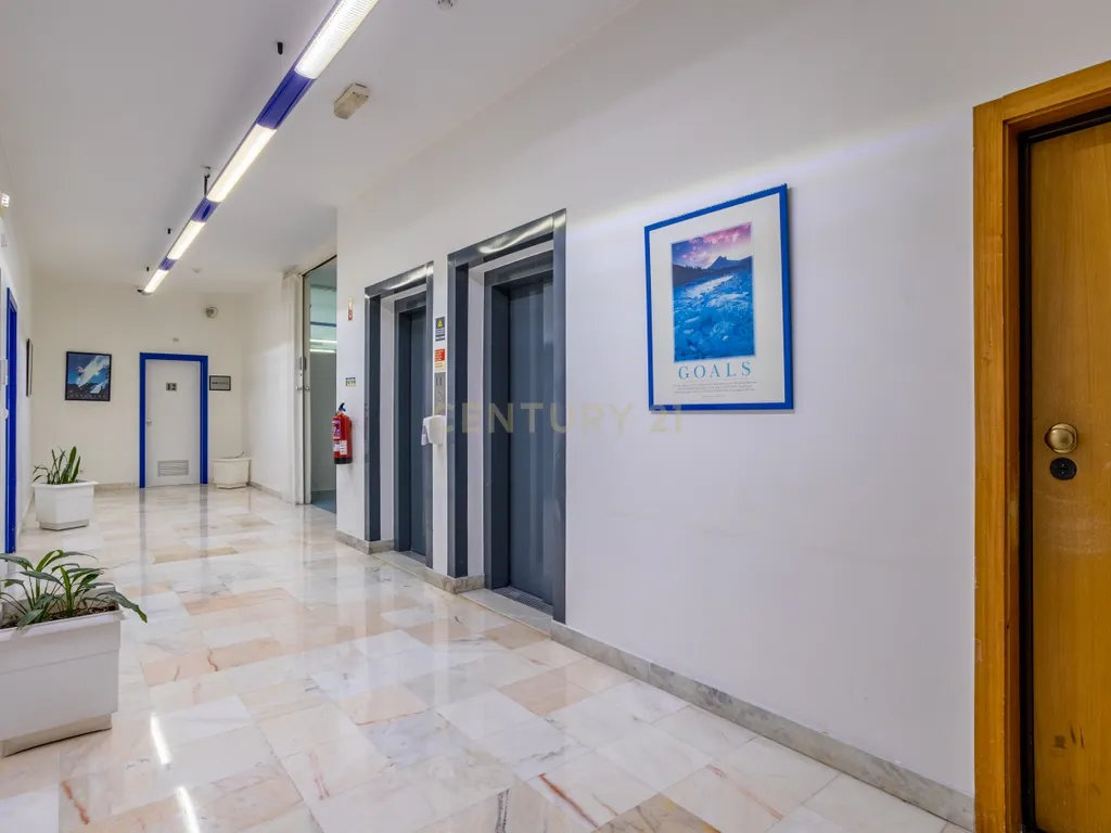 Edifício Comercial em Carnaxide - 5 Pisos - Image 28