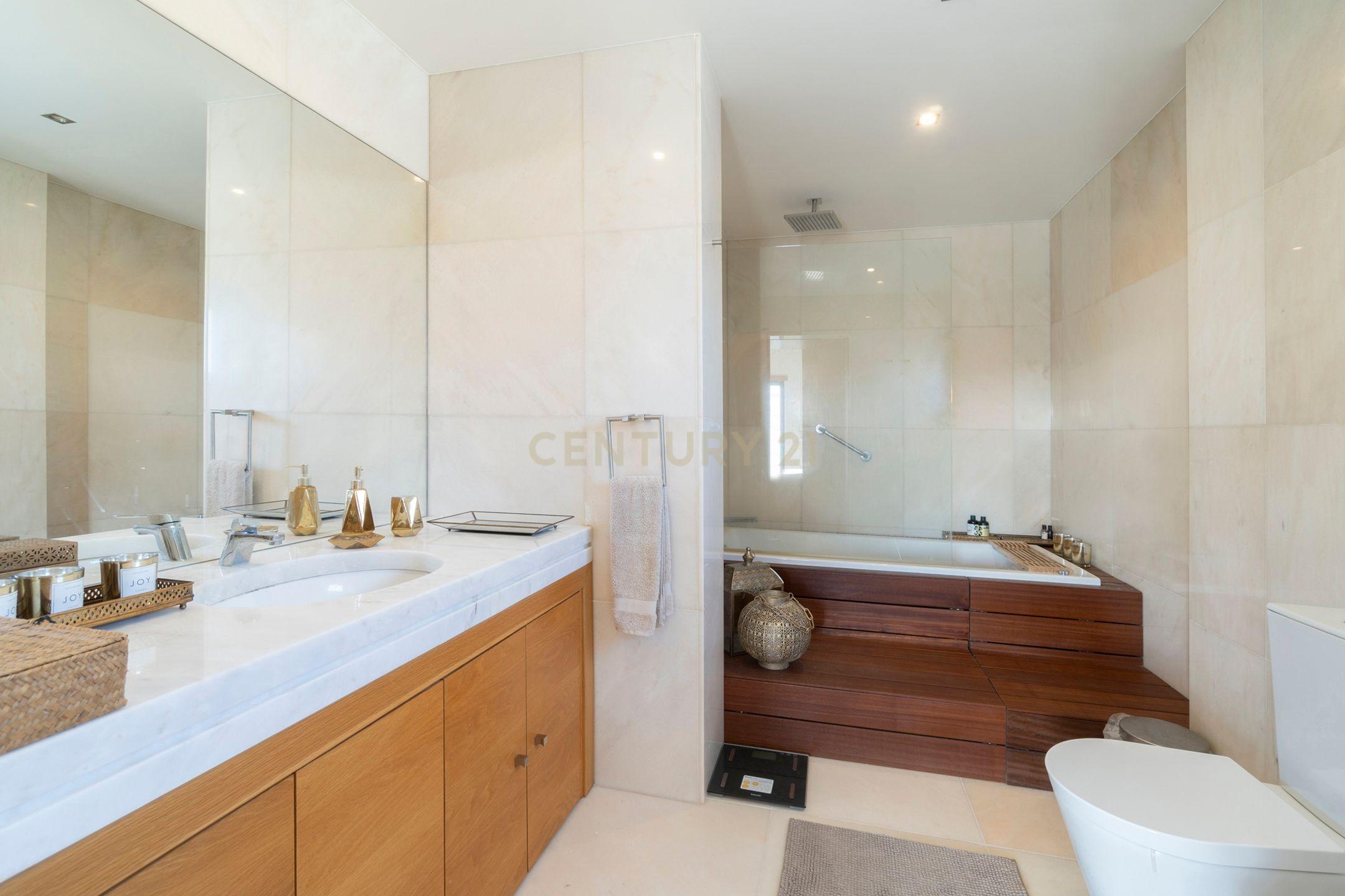 🏡 Luxo em Cada Detalhe: Moradia Exclusiva em Birre, Cascais - Image 34
