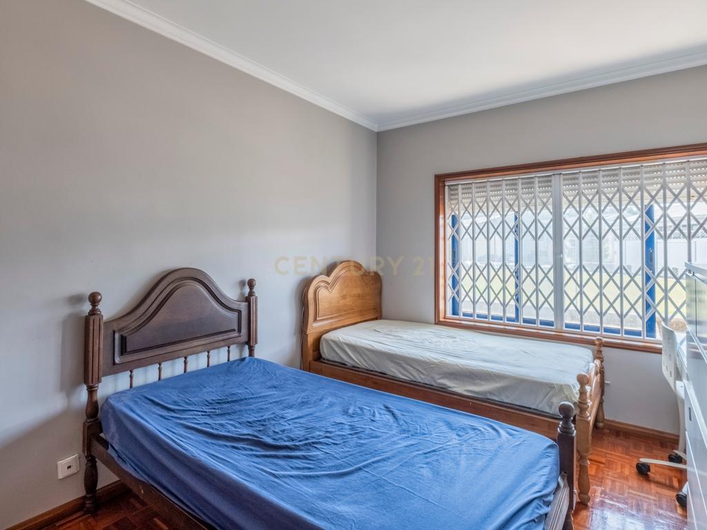 Apartamento T2 de excelentes áreas em Serzedo - Image 32