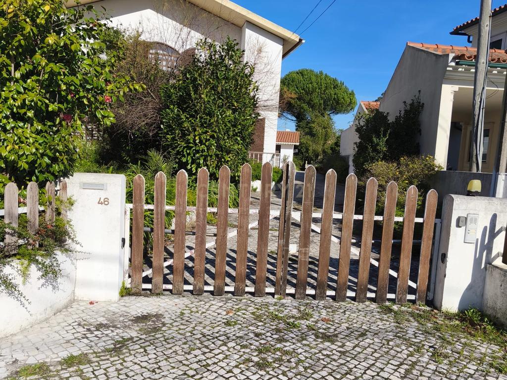 Moradia Espaçosa e Versátil na Marinha Grande - Image 24