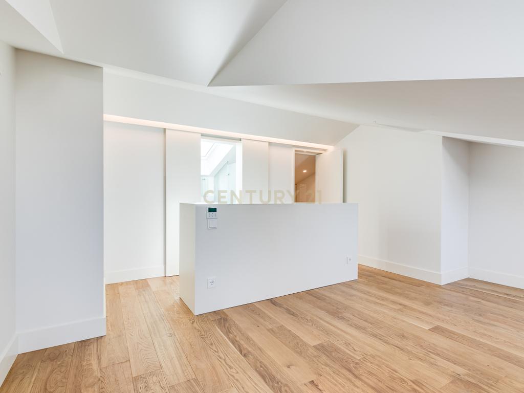 Apartamento T2+1 inserido no emblemático Edifício "Alegria 25". - Image 37
