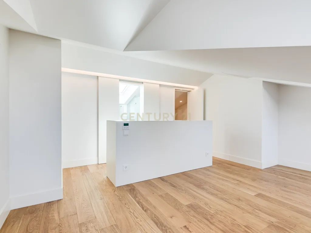 Apartamento T2+1 inserido no emblemático Edifício "Alegria 25". - Image 37