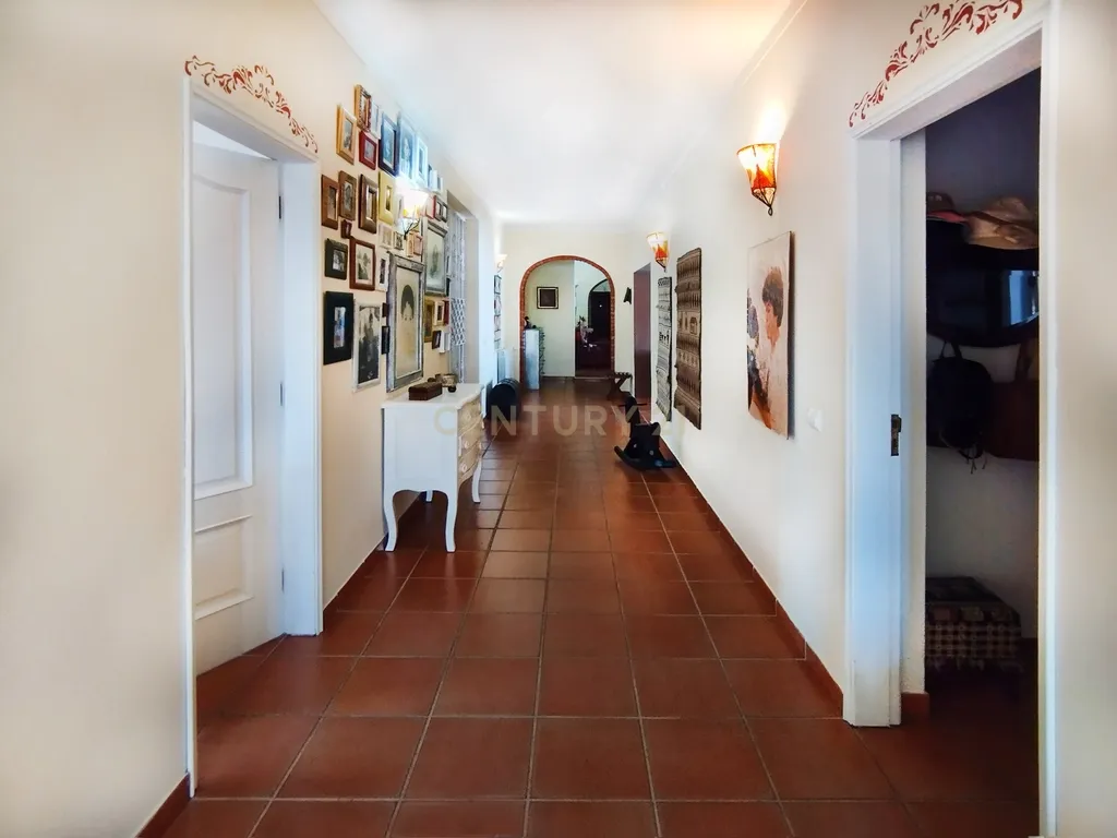 Oportunidade Única! Elegante Moradia + Apartamento T2 + Espaço + Funcionalidade = Qualidade de Vida. - Image 28