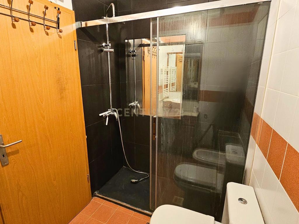 Moradia T4 em Oeiras para arrendar com garagem e terraço - Image 25