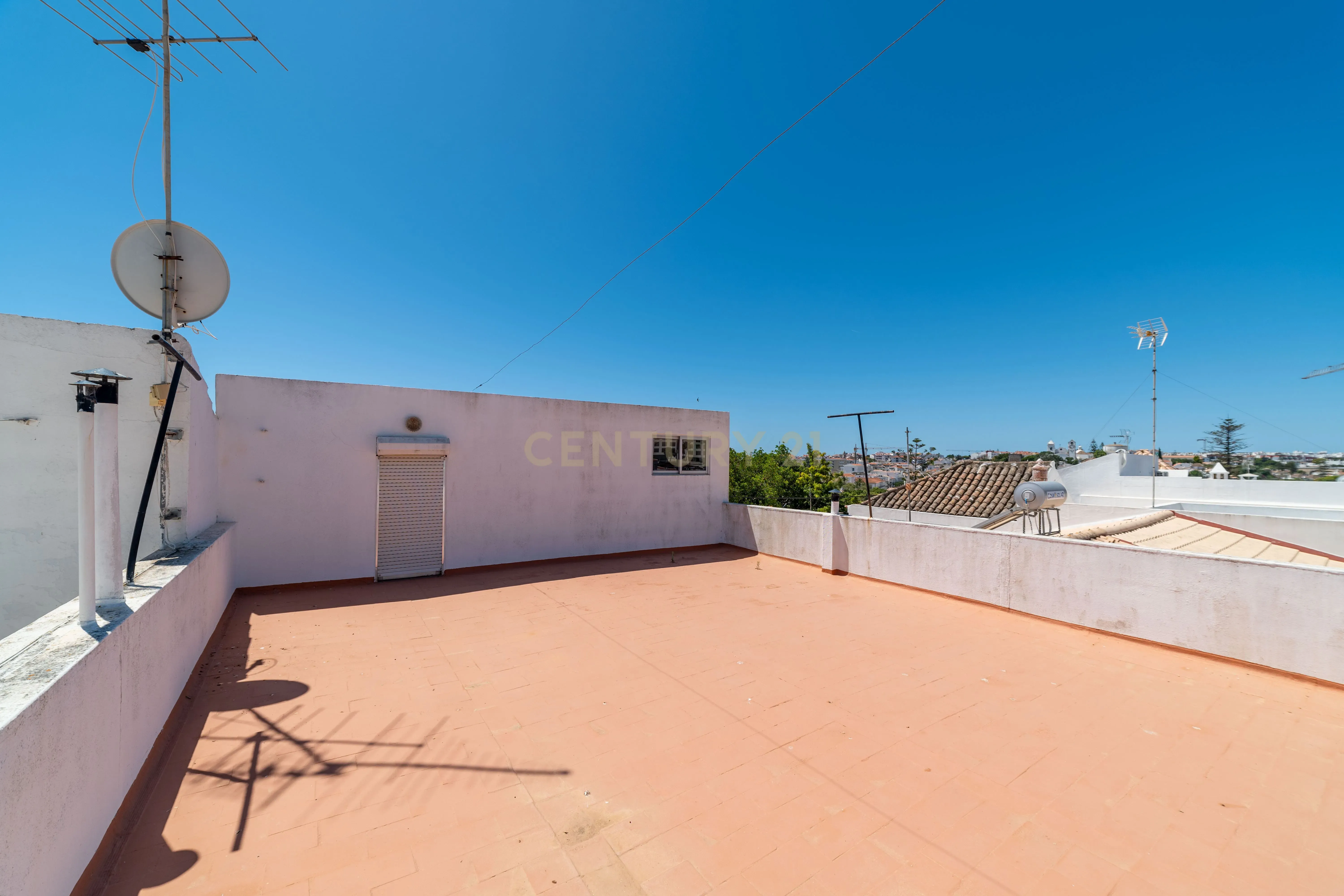 Moradia T3 com Espaço Comercial no Centro de Tavira – Largo de São Brás - Image 33